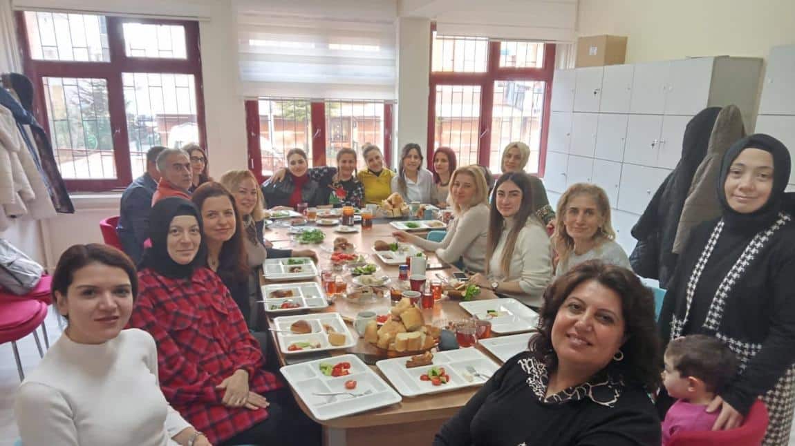 Okulumuz öğretmenleri ile 8 Mart Dünya Kadınlar Gününü etkinliği 